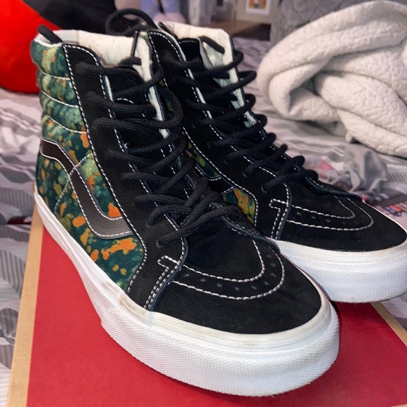 Vans - Picture 1 of 4